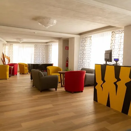 Hotell Wave 4*